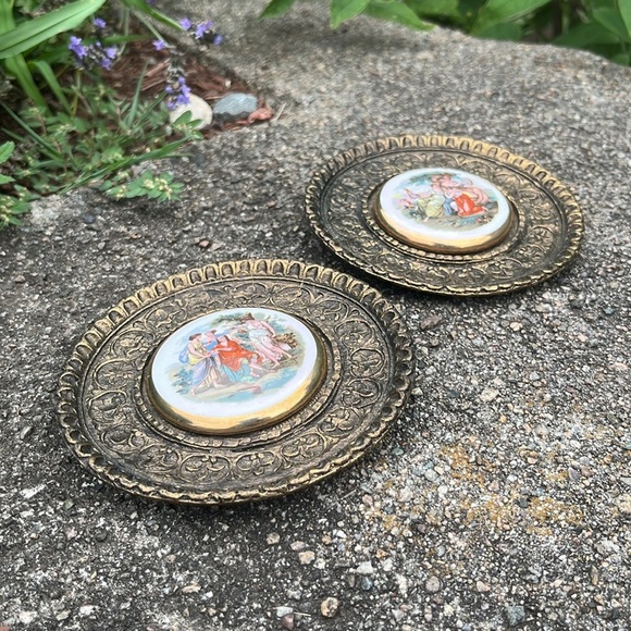 Pair Sungott Art Studios NY Small Edwardian Hanging Metal Plates 24k Gold Detail - Picture 4 of 5